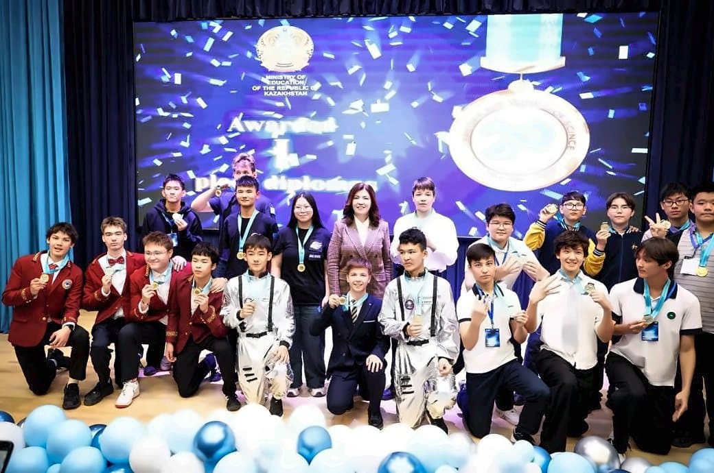 The ceremony for the first-place diplomas, “Exploring the World of Science”, April 2026.